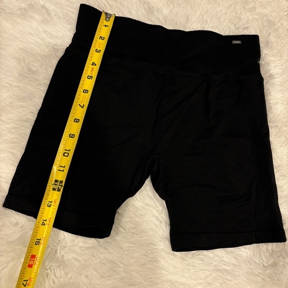 Victoria’s Secret Active PINK Textured Biker Short Black Women’s Medium - Picture 2 of 11